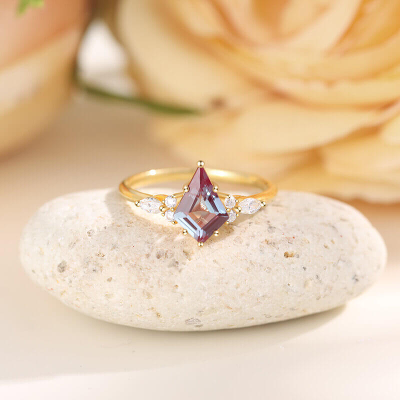 Vintage Natural Alexandrite Ring with Moissanite Gold